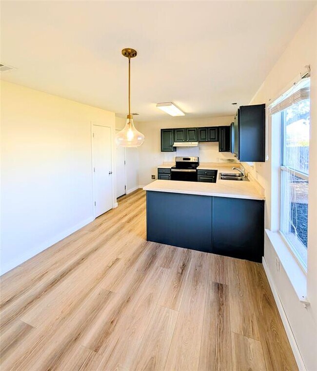 Building Photo - 222 Phillips St