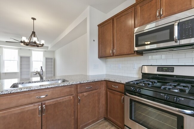 Building Photo - End Unit Townhome | Washer/ Dryer Included...