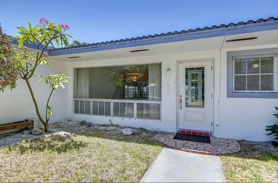 Building Photo - 2041 Coral Reef Dr