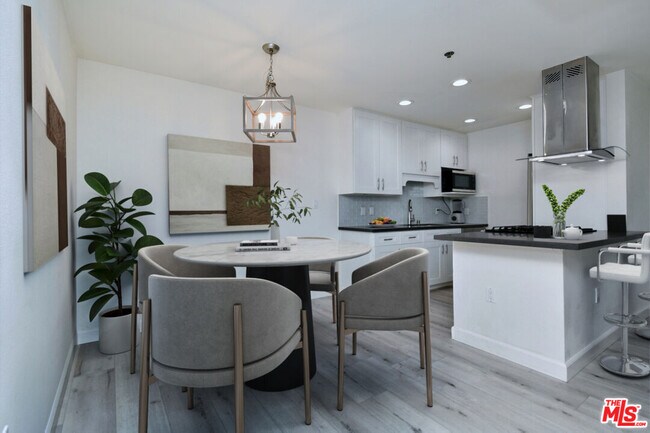Building Photo - 4501 Cedros Ave