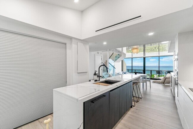 Building Photo - 3115 S Ocean Blvd