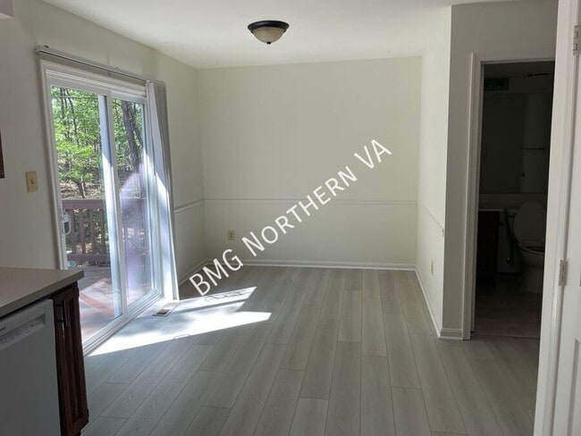 Building Photo - 865 Tall Oaks Square