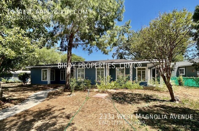 Building Photo - **3 Bed, 2 Bath Home with Detached Garage/...
