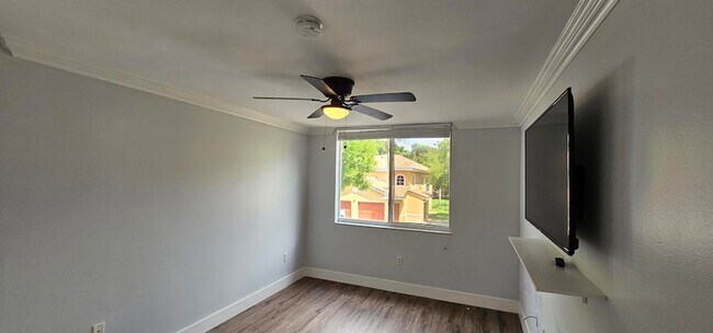 Building Photo - 400 Scotia Dr
