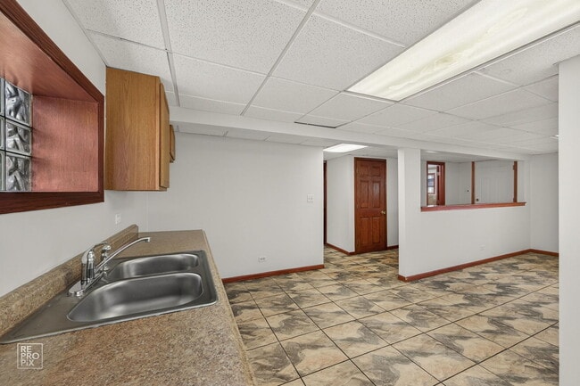 Building Photo - 502 E Memorial Rd