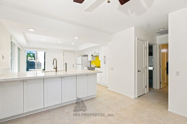 Building Photo - 1508 Lakeside Ln