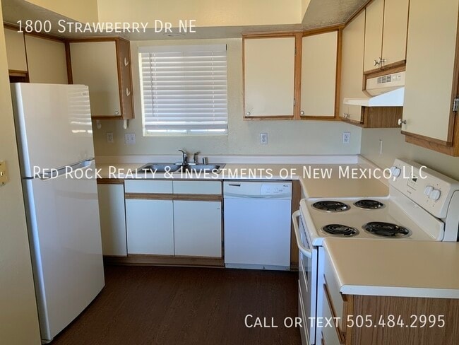 Building Photo - 1800 Strawberry Dr NE