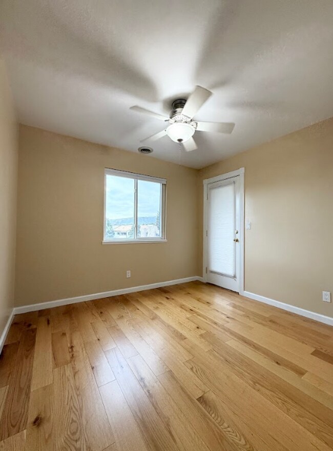 Building Photo - 6590 Delmonico Dr