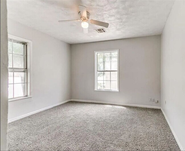 Building Photo - Charming & Refreshed 4 Bed / 1 Bath Home in Midwest City – $1,450/mo