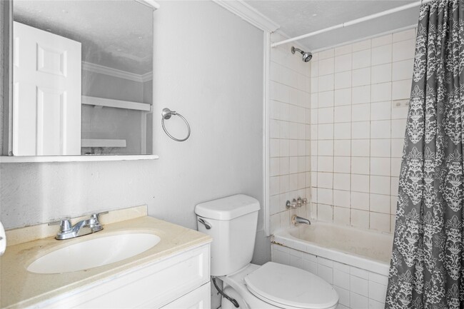 Building Photo - 16747 Timberglen St