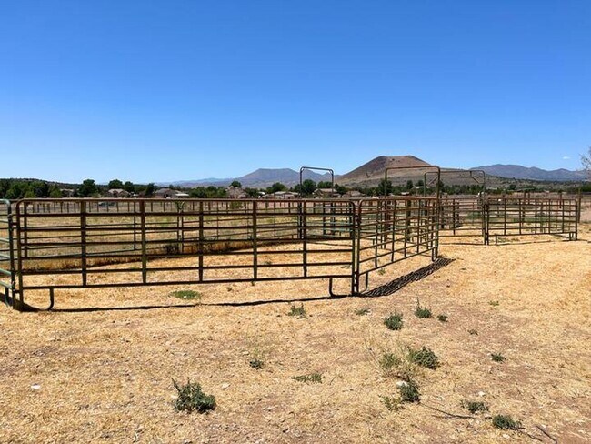 Building Photo - Horsemans Property