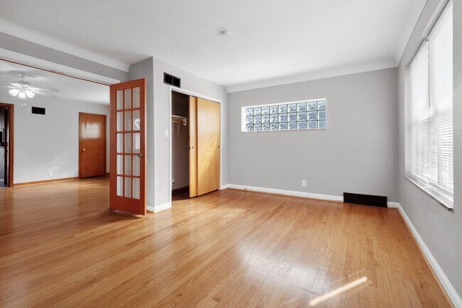 Building Photo - 4957 Miami St