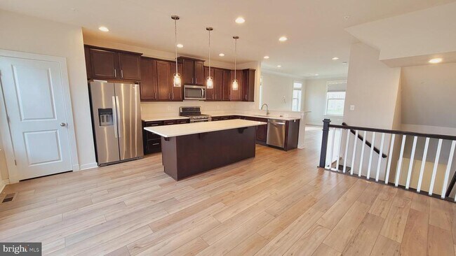 Building Photo - 9001 Shady Pines Dr