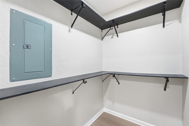 Building Photo - 8931 Blankenship Dr