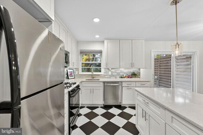 Building Photo - 13719 McGill Dr