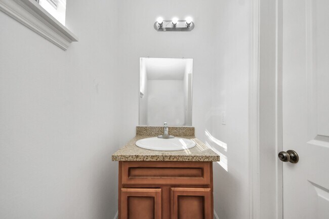 Building Photo - 1803 Weeping Oaks