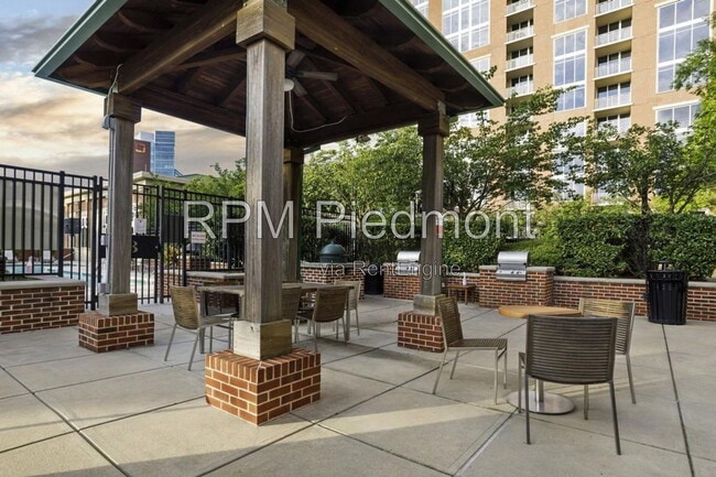 Building Photo - 1820 Peachtree Rd NW