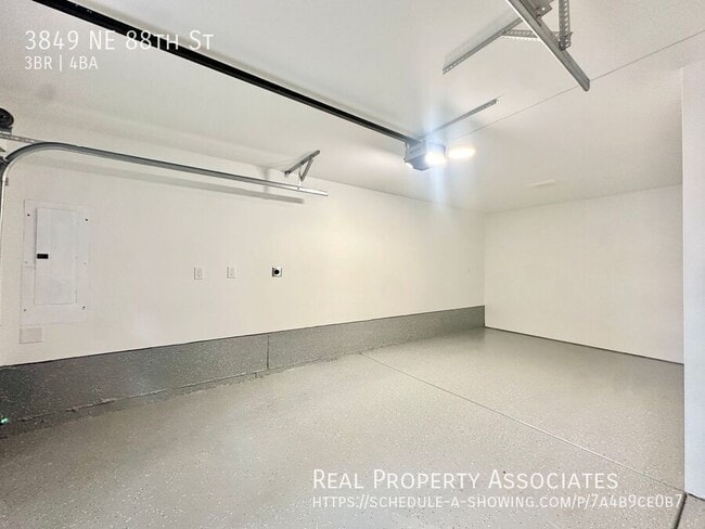 Building Photo - 3849 NE 88th St