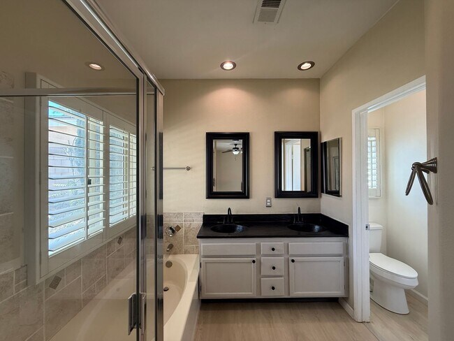 Building Photo - Quartz Hill 4 Bedroom 2 Bath!