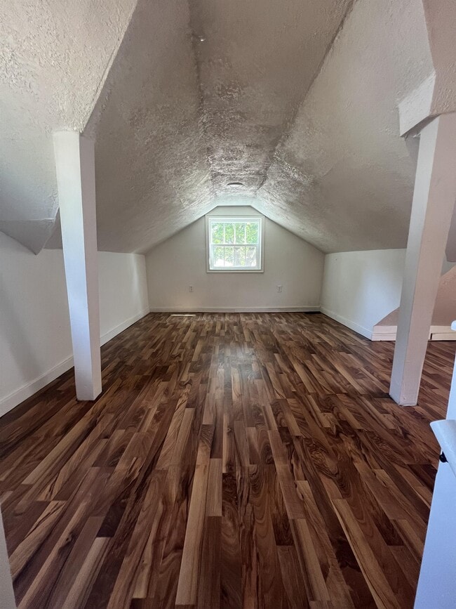 Building Photo - 607 Samantha Ave