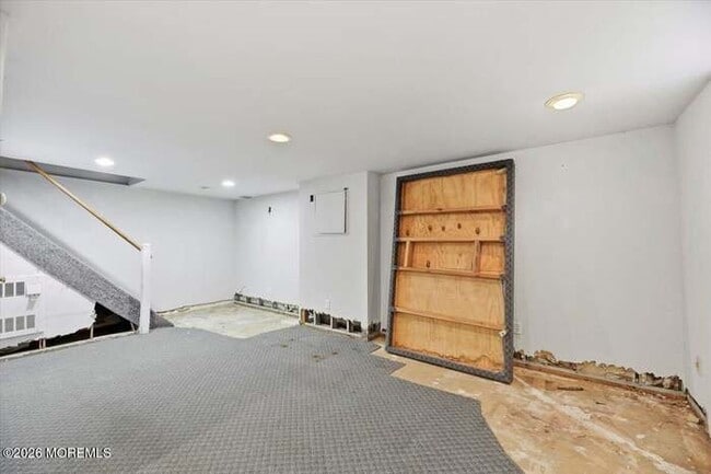 Building Photo - 5 Morey Ln