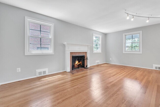 Building Photo - 4306 Alton Pl NW