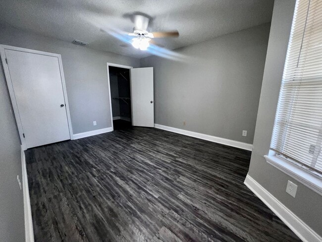 Building Photo - Remodeled 1st floor 2/2 Tradewinds Condo i...