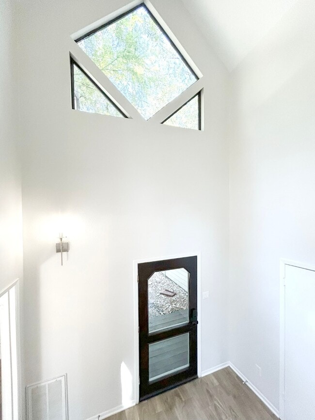 Building Photo - 3 N Mossrock Rd