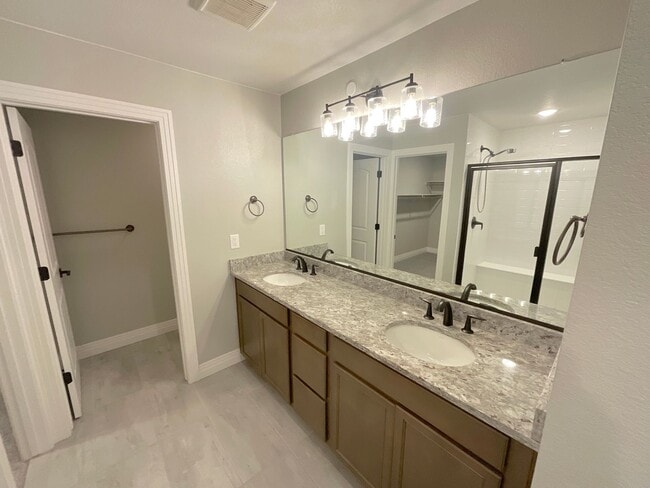 Building Photo - 3 Bedroom Townhome Available Near Voyager ...