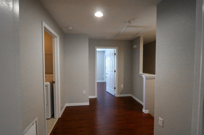 Building Photo - Spacious 3-Bedroom Townhouse with 3.5 Bath...