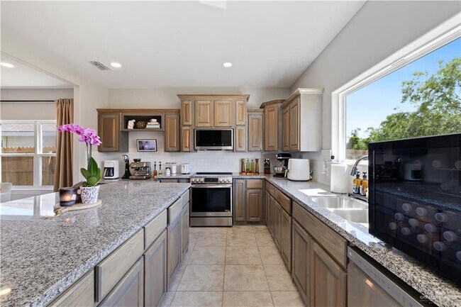 Building Photo - 2409 Antelope Cyn St