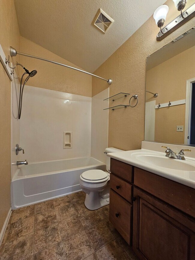 Building Photo - 42804 W Sunland Dr