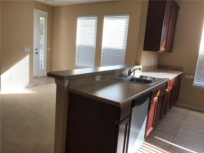 Building Photo - 10870 Spider Lily Dr