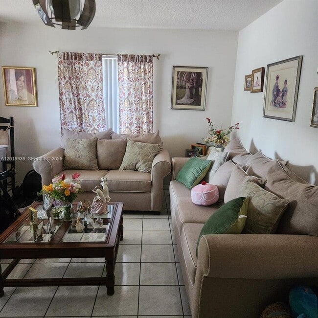 Building Photo - 2018 SW 58th Ct
