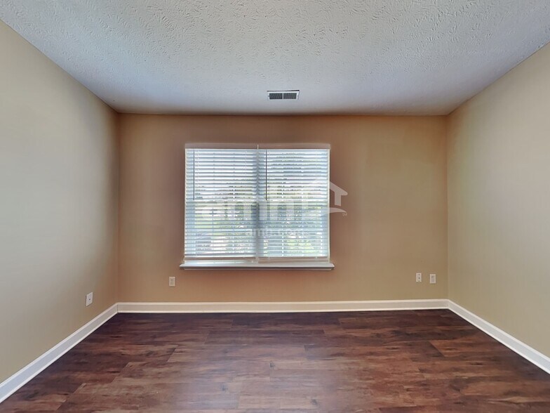 Building Photo - 6012 Mountview Dr
