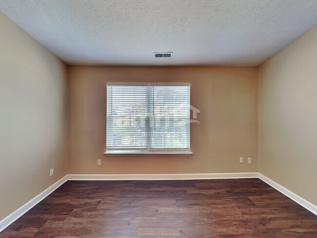 Building Photo - 6012 Mountview Dr