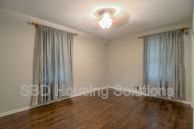 Building Photo - 8803 E 85 St