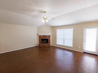 Building Photo - 2421 Collier Dr