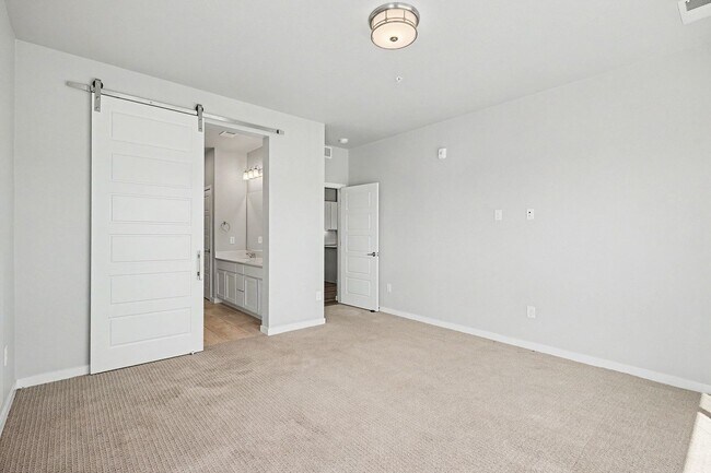 Building Photo - Updated 2 Bed / 2 Bath Corner Condo in Parker – Ground Level Convenience!