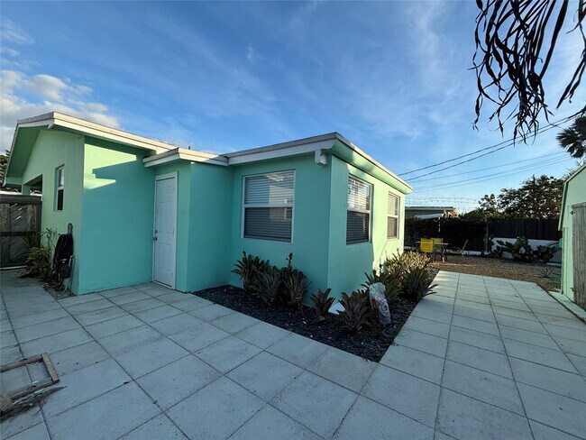 Building Photo - 3811 NE 18th Ave