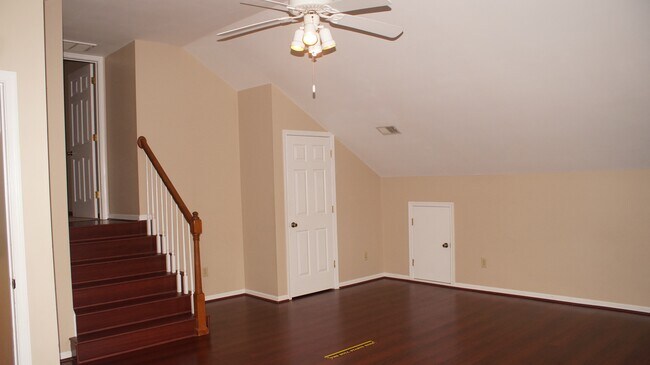 Building Photo - 1221 Clearwater Ln