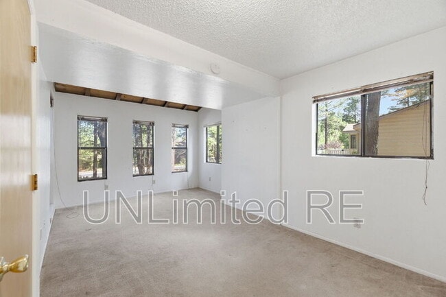 Building Photo - 1410 Inverrary Way