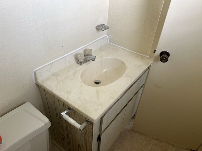 Building Photo - 821 Michelle Dr