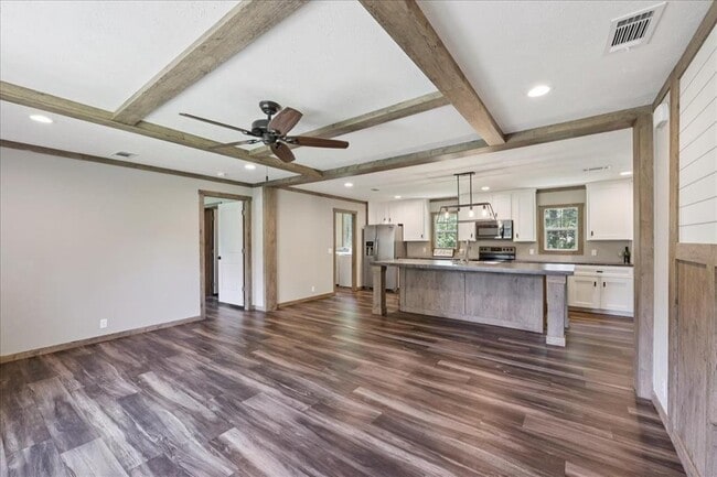 Building Photo - 13585 Mesa Dr