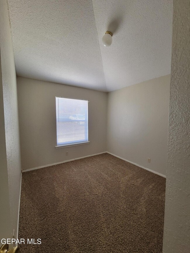 Building Photo - 3200 Mountain Ridge Dr