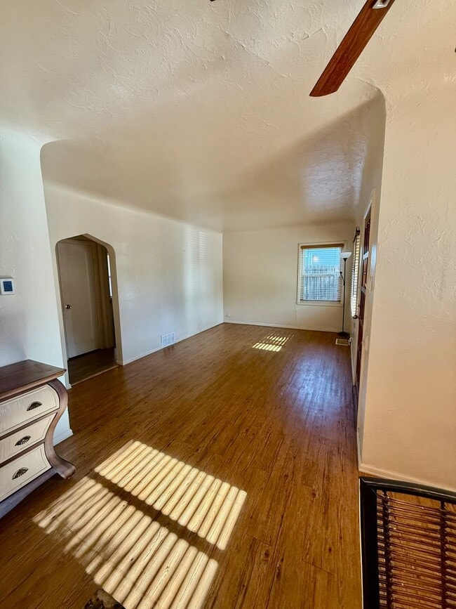 Building Photo - Updated 3 Bed Home with Large Yard