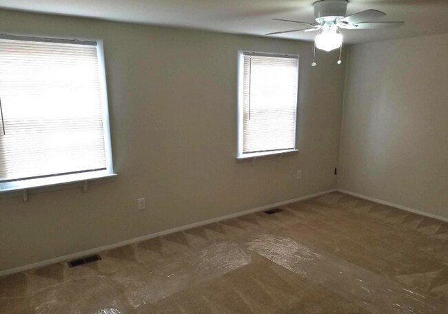 Building Photo - Rumsey Island Living!