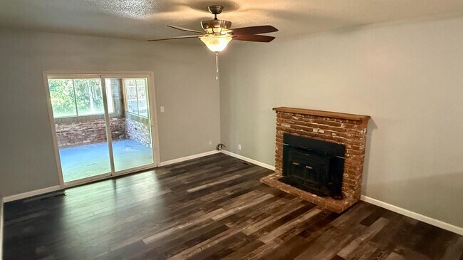 Building Photo - 4829 E Santa Ana Ave