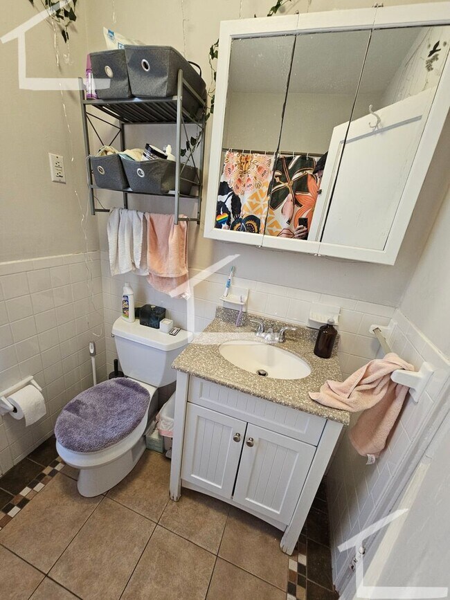 Building Photo - Nice 3 bed in Allston......