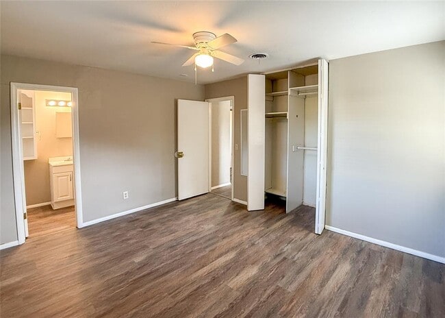 Building Photo - 817 S Kelly Ave